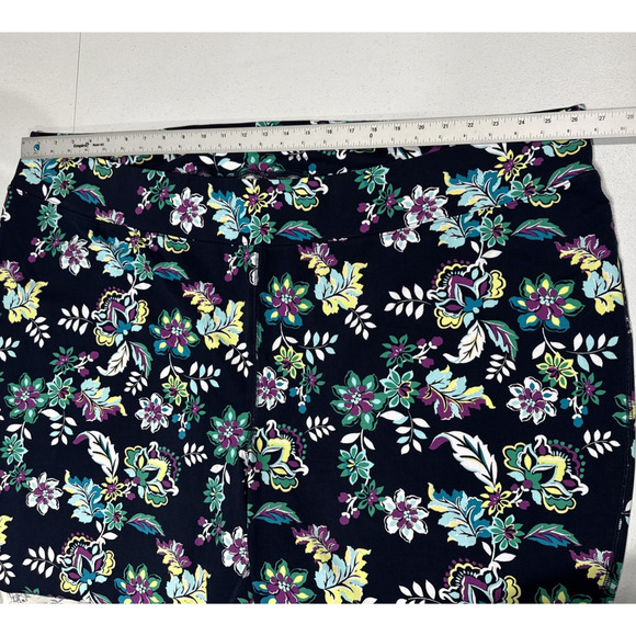 Sport Savvy Navy Floral Soft Stretchy Pull On Capri Pants Plus Size 5X Casual - Picture 5 of 10